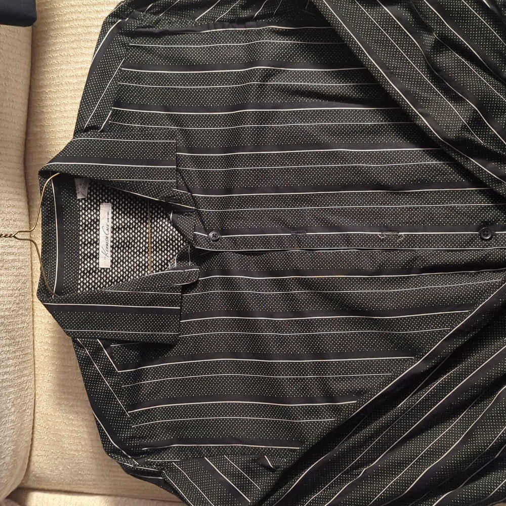 Kenneth Cole button up men's large black with white stripes
